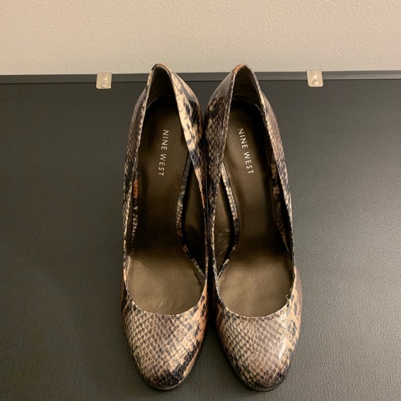 🔥EUC — Nine West snake pattern platform pumps - Picture 2 of 5